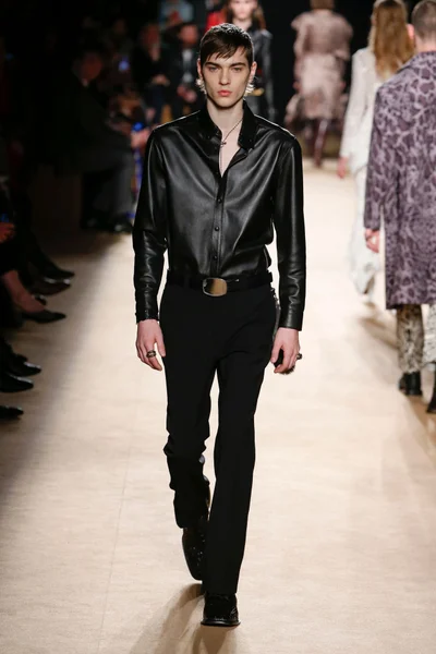 Look 26